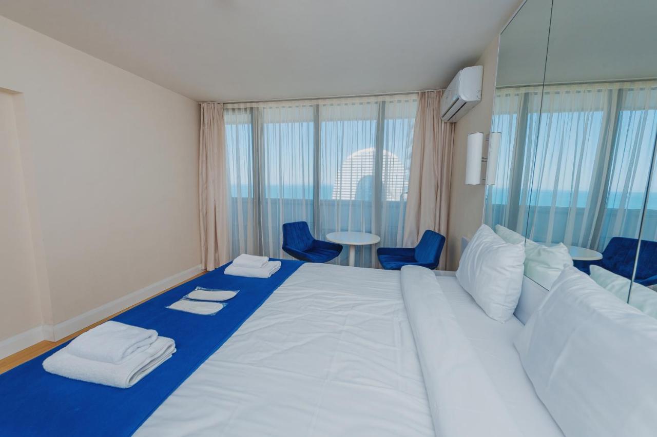 Orbi City Center Suite Batoumi Extérieur photo
