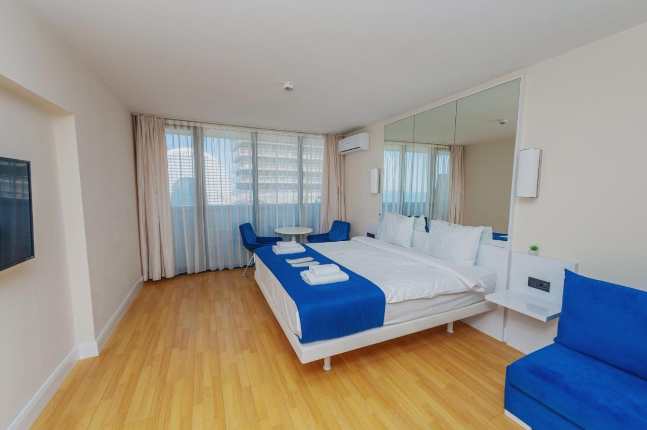 Orbi City Center Suite Batoumi Extérieur photo