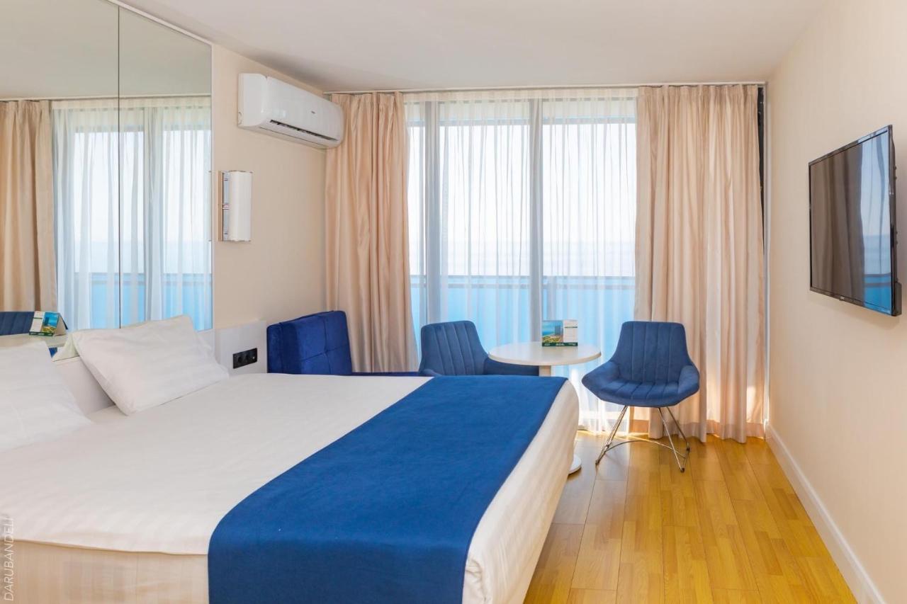 Orbi City Center Suite Batoumi Extérieur photo